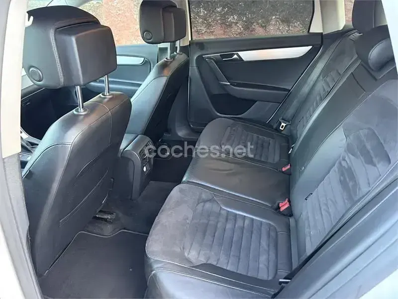 Usado VW Passat Highline 160 CV (117 kW) 2012 Blanco Familiar
