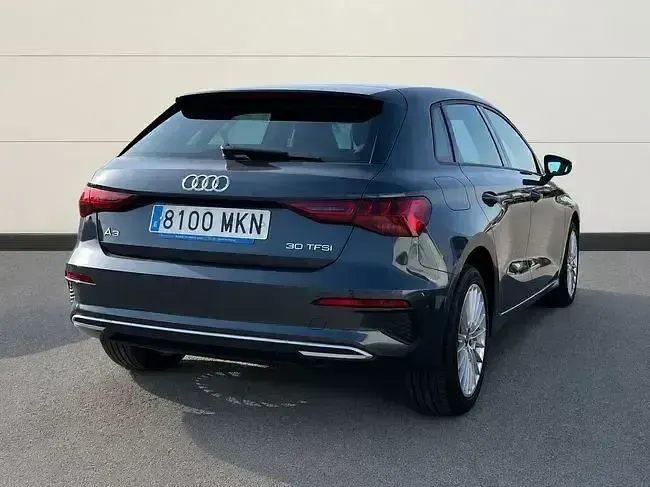 Usado Audi A3 Sportback e-tron Advanced 110 CV (80 kW) 2023 Gris Utilitario