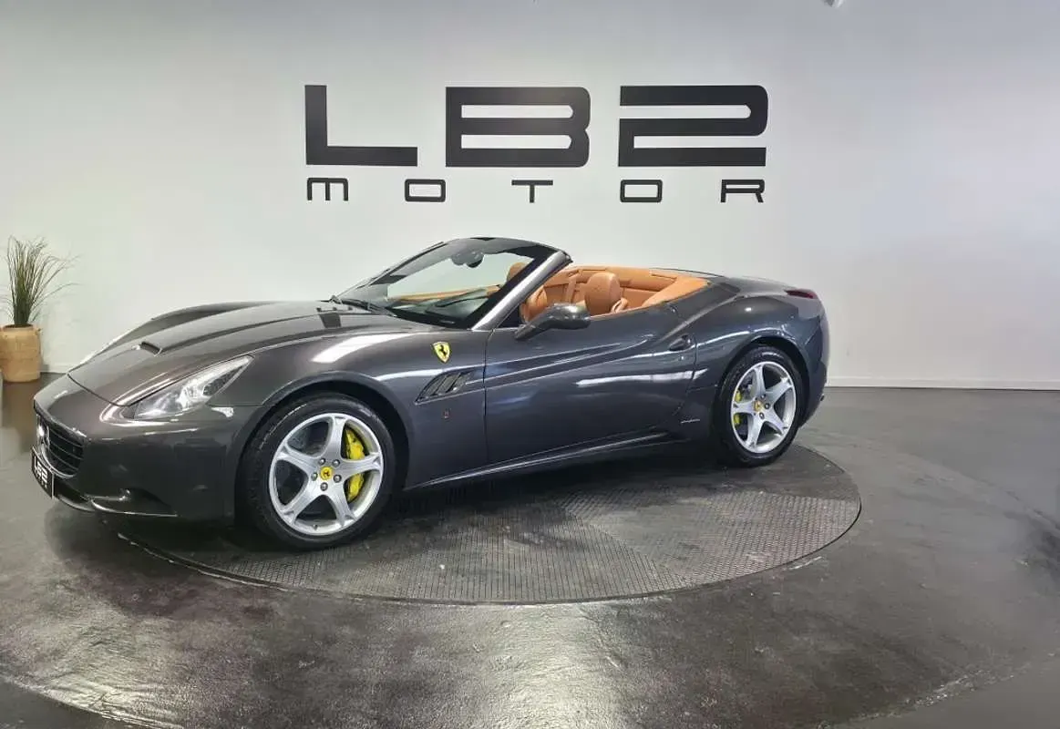 Usado Ferrari California 460 CV (338 kW) 2011 Gris Descapotable