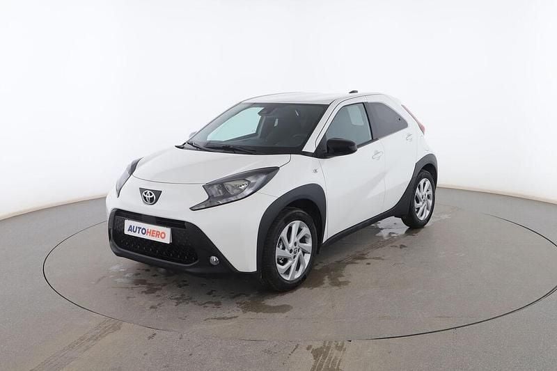 Blanco Nuevo 2025 Toyota Aygo X Play SUV | 18.299 € (Precio justo) - Imagen 1/3