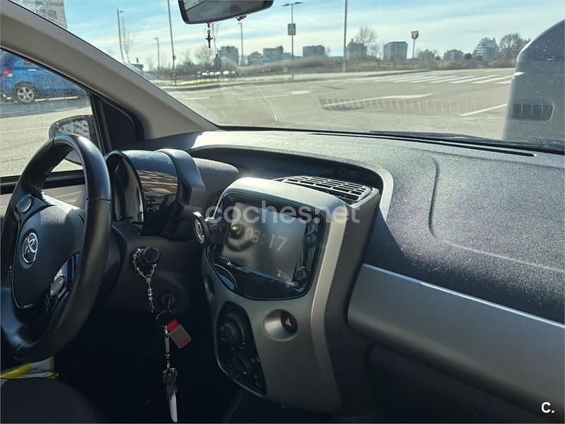 Usado Toyota Aygo X-clusiv 69 CV (50 kW) 2016 Blanco Utilitario