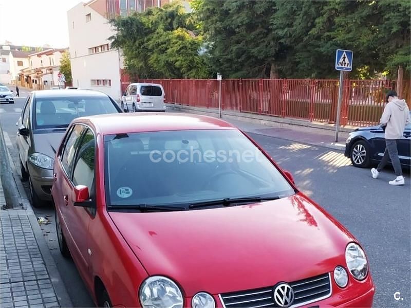 Rojo Usado 2004 VW Polo Highline Berlina | 2400 € (Precio justo) - Imagen 1/4