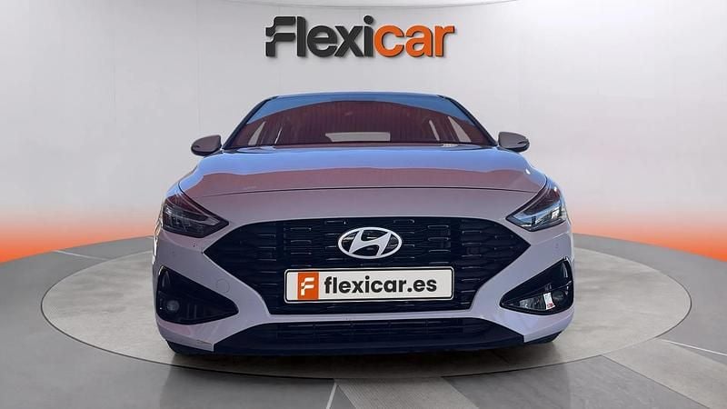 Usado Hyundai i30 101 CV (74 kW) 2024 Blanco Berlina