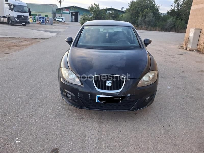 Usado Seat Leon 90 CV (66 kW) 2010 Negro Berlina