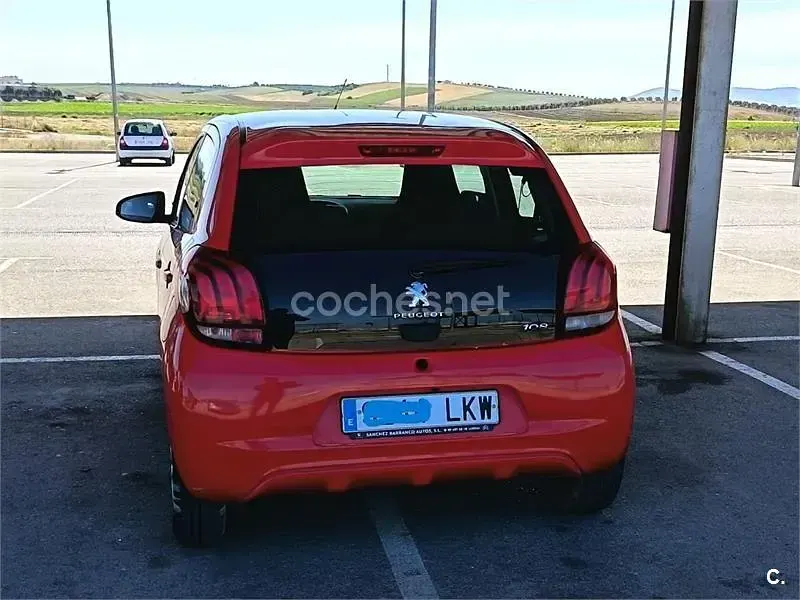 Usado Peugeot 108 Active 72 CV (52 kW) 2020 Rojo Berlina