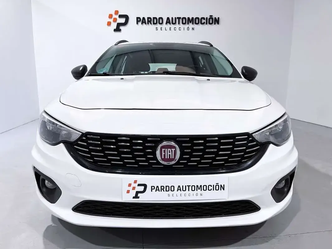 Usado Fiat Tipo Business 120 CV (88 kW) 2018 Blanco Familiar