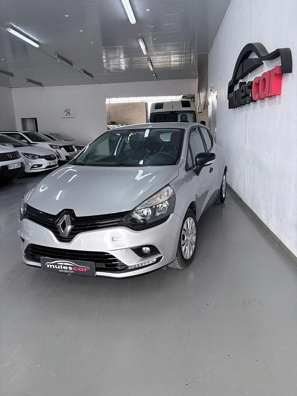 Usado Renault Clio IV Business 75 CV (55 kW) 2019 Plata Berlina