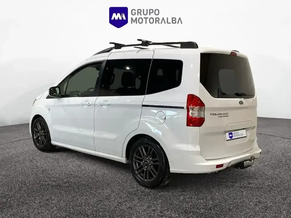 Usado Ford Tourneo Courier Titanium 100 CV (73 kW) 2020 Blanco Monovolumen