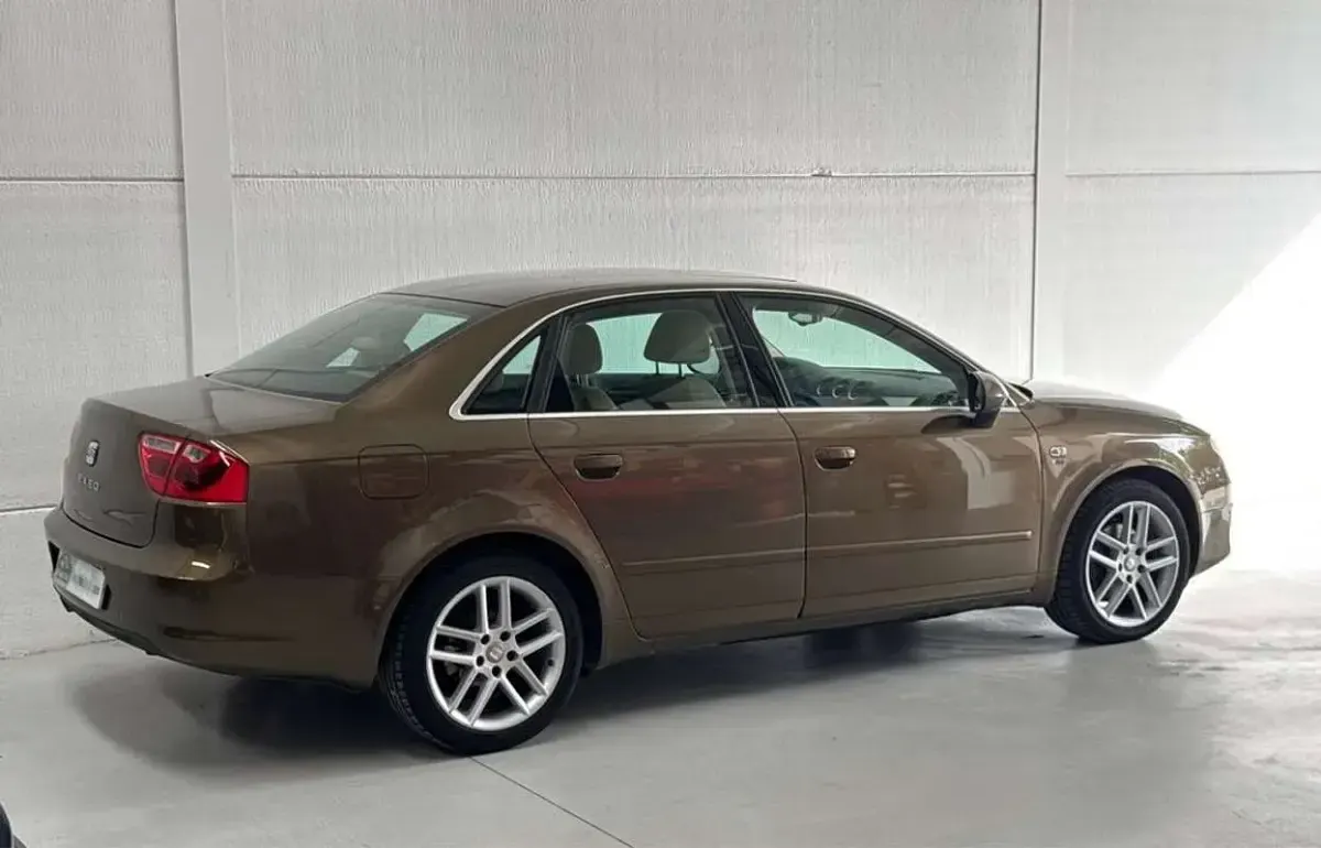 Usado Seat Exeo Style 143 CV (105 kW) 2010 Marrón Berlina