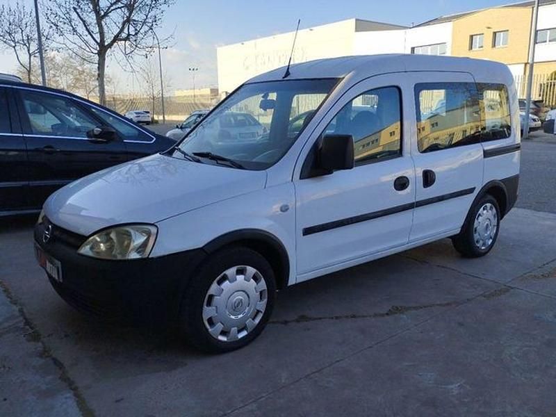 Usado Opel Combo Cosmo 70 CV (51 kW) 2006 Blanco Monovolumen