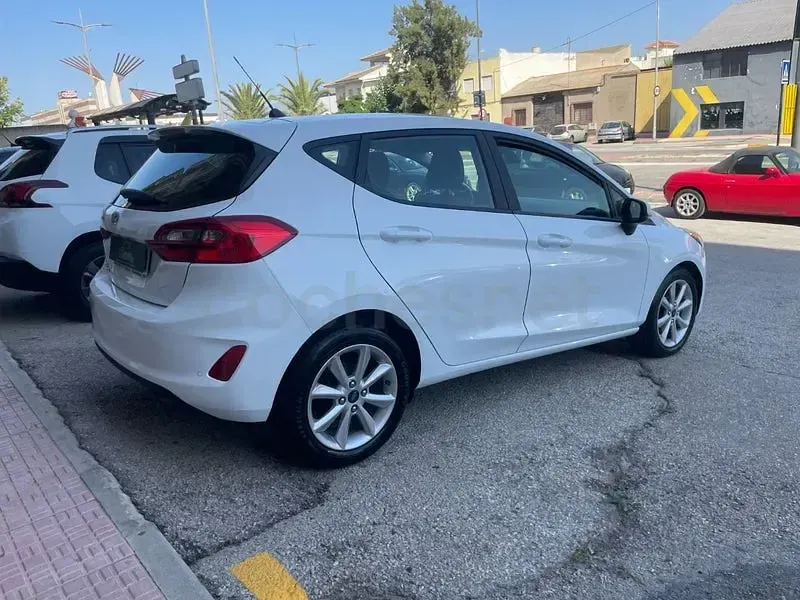 Usado Ford Fiesta Trend 85 CV (62 kW) 2018 Blanco Utilitario