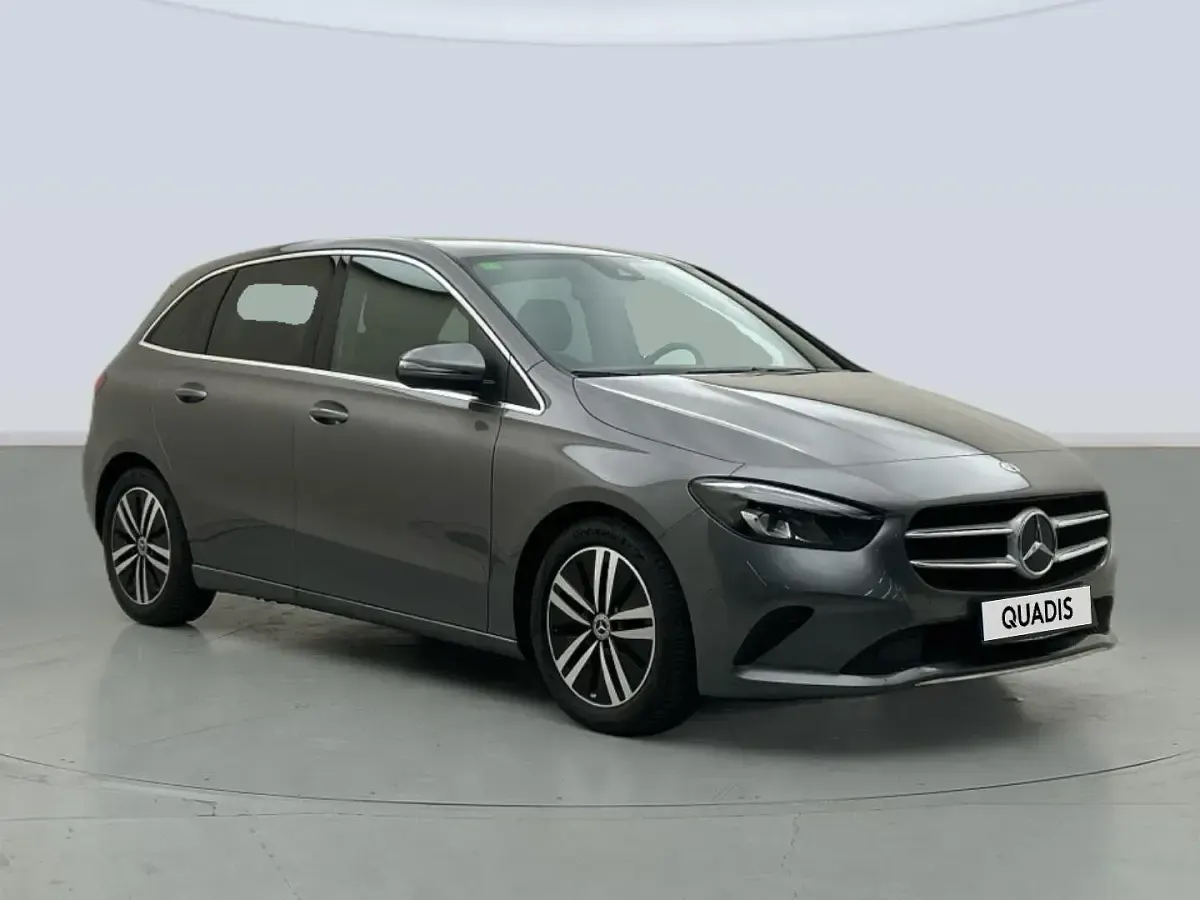 Usado Mercedes B180 136 CV (100 kW) 2022 Gris Utilitario
