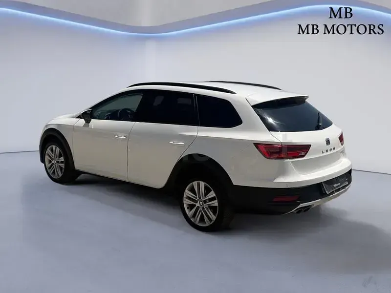 Usado Seat Leon 4Drive 150 CV (110 kW) 2018 Blanco Familiar