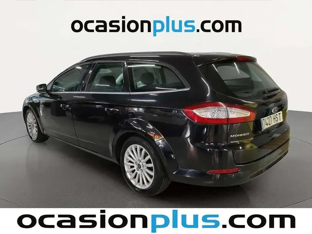 Usado Ford Mondeo Limited 140 CV (102 kW) 2013 Negro Familiar