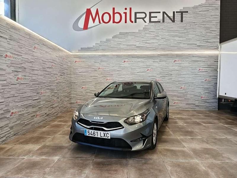 Gris Usado 2022 Kia Ceed Utilitario | 15.900 € (Un poco caro) - Imagen 1/4