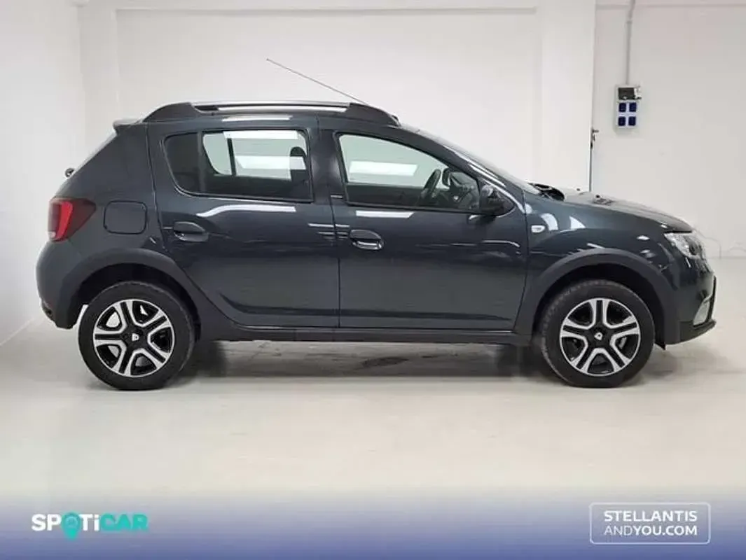 Usado Dacia Sandero Essentiel 90 CV (66 kW) 2018 Azul Utilitario