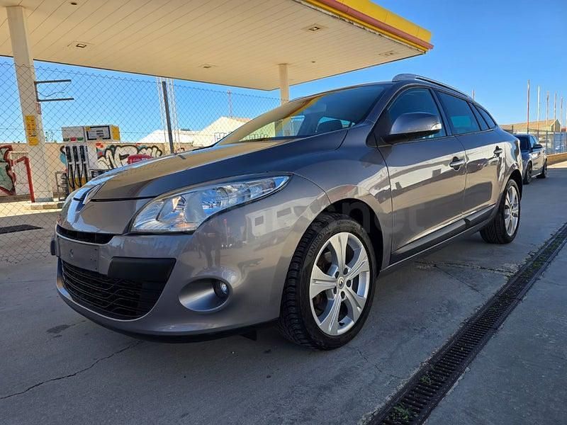 Usado Renault Mégane GrandTour Dynamique 110 CV (80 kW) 2012 Gris / plata Familiar