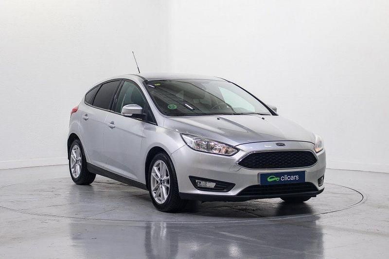 Usado Ford Focus Trend+ 125 CV (91 kW) 2018 Gris Berlina