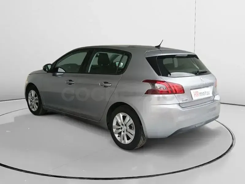 Usado Peugeot 308 Active 110 CV (80 kW) 2020 Gris / plata Berlina