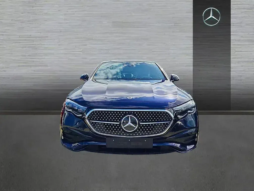 Nuevo Mercedes E220 197 CV (144 kW) 2026 Azul Berlina