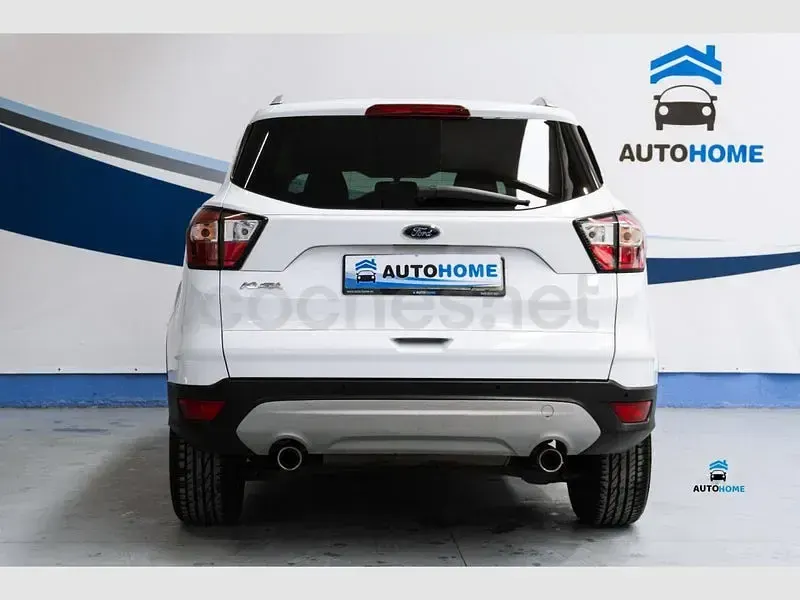Usado Ford Kuga Trend 120 CV (88 kW) 2019 Azul SUV