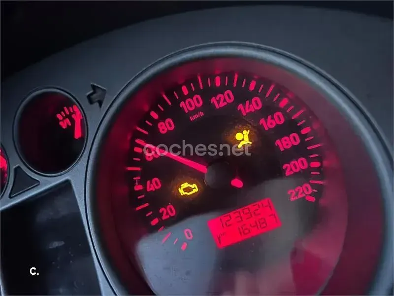 Usado Seat Ibiza Sport 100 CV (73 kW) 2006 Negro Utilitario