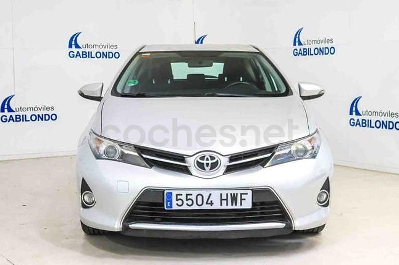 Usado Toyota Auris Active 132 CV (97 kW) 2014 Gris / plata Berlina