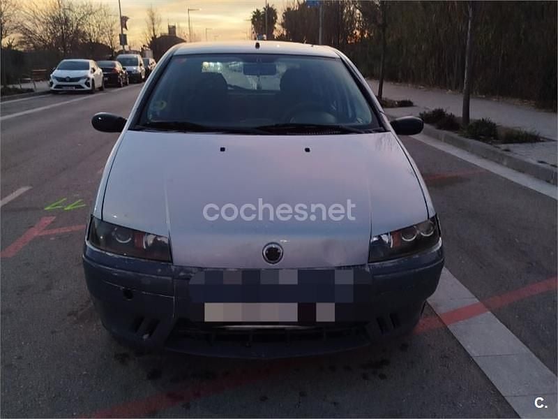 Usado Fiat Punto Dynamic 95 CV (69 kW) 2004 Azul Utilitario