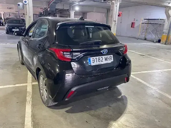 Usado Toyota Yaris Active 115 CV (84 kW) 2023 Negro Utilitario
