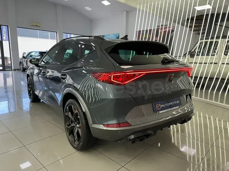 Usado Cupra Formentor VZ 310 CV (228 kW) 2023 Gris / plata SUV