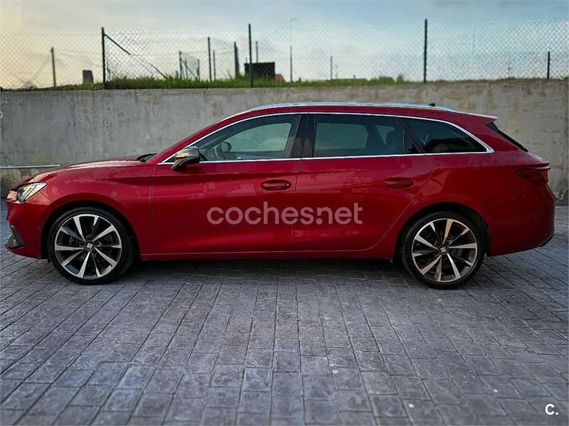 Usado Seat Leon FR 150 CV (110 kW) 2021 Rojo Familiar