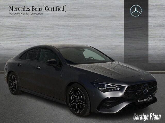 Usado Mercedes CLA220 AMG line 190 CV (139 kW) 2025 Gris montaña Berlina