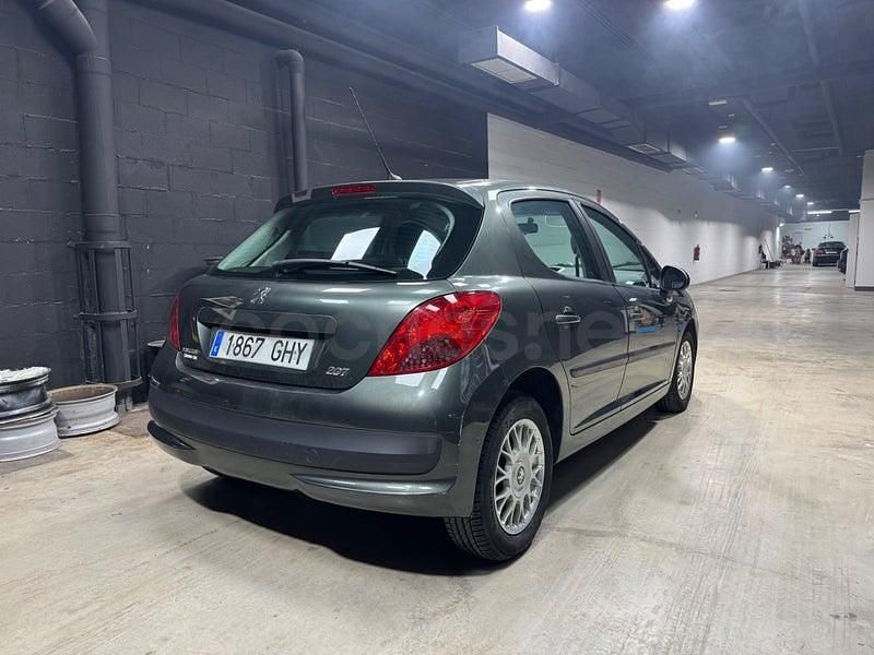 Usado Peugeot 207 75 CV (55 kW) 2008 Gris / plata Berlina