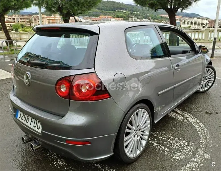 Usado VW Golf IV R 250 CV (183 kW) 2006 Gris / plata Berlina