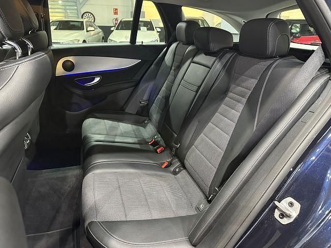 Usado Mercedes E300 320 CV (235 kW) 2022 Azul Familiar