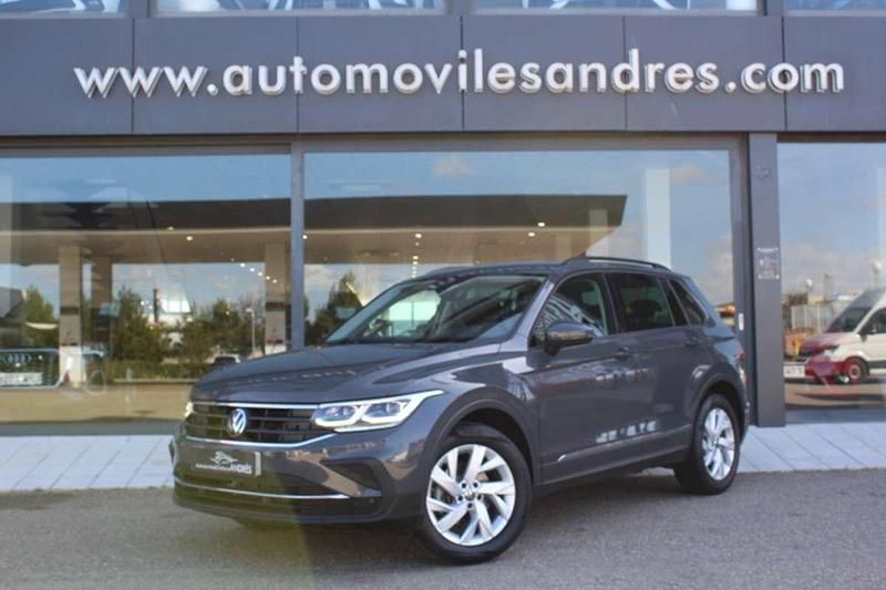 Usado VW Tiguan Life 150 CV (110 kW) 2022 Gris SUV