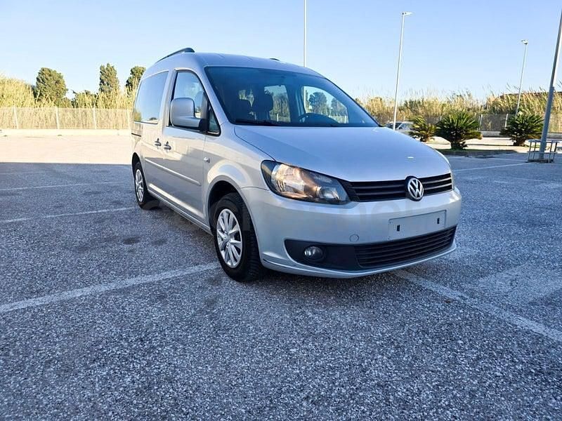 Usado VW Caddy Comfortline 102 CV (75 kW) 2015 Gris / plata Monovolumen