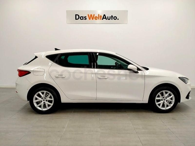Usado Seat Leon Style 116 CV (85 kW) 2025 Blanco Berlina