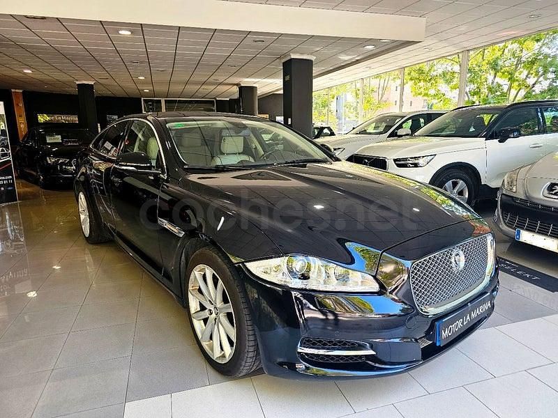 Usado Jaguar XJ Portfolio 275 CV (202 kW) 2012 Negro Berlina