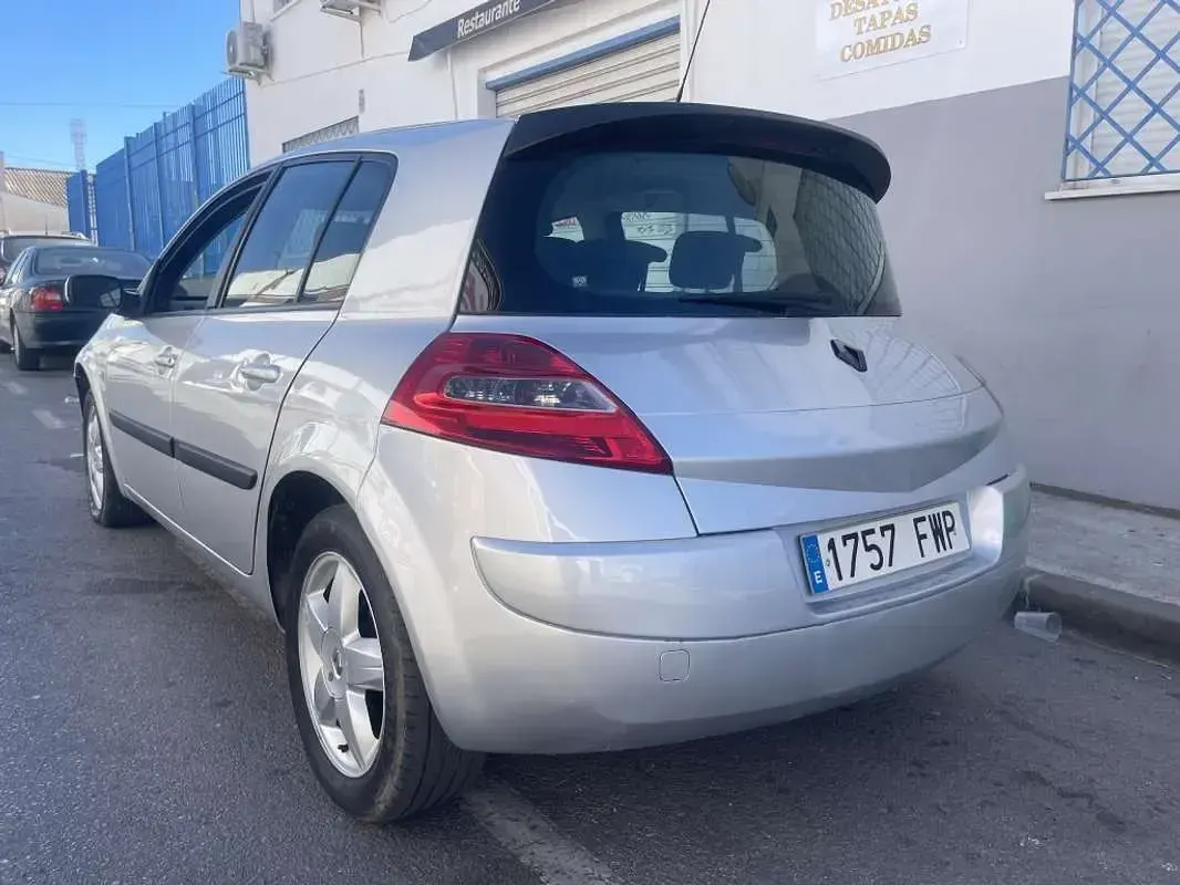 Usado Renault Mégane Extreme 106 CV (77 kW) 2007 Gris Utilitario
