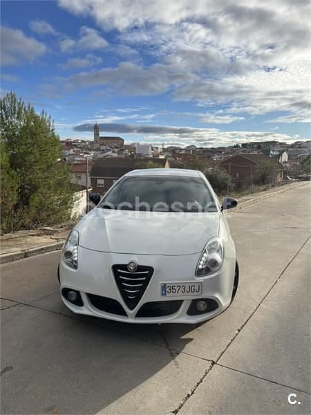 Usado Alfa Romeo Giulietta Distinctive 105 CV (77 kW) 2015 Blanco Berlina