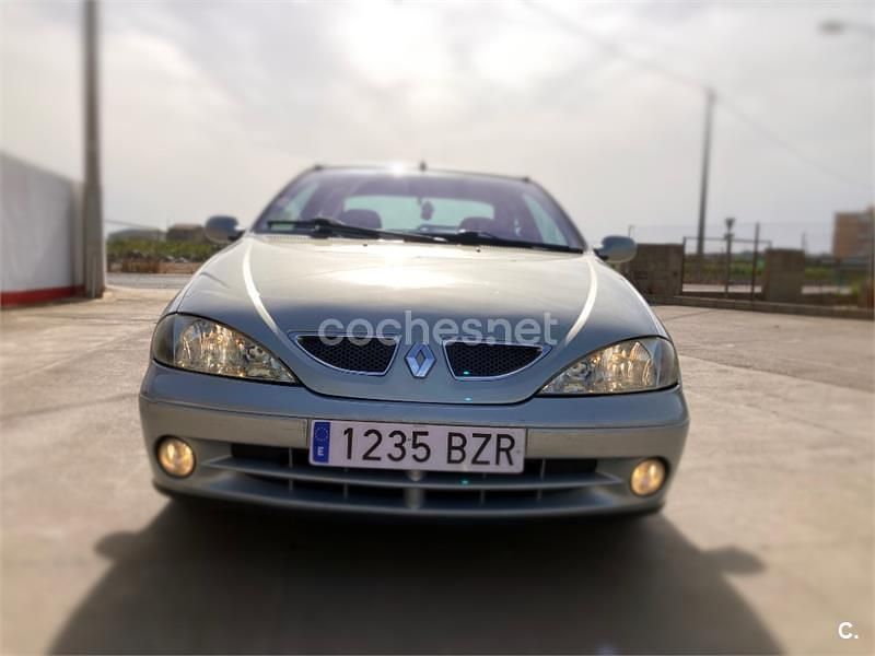 Usado Renault Mégane Coupé Sportway 95 CV (69 kW) 2002 Gris / plata Coupe