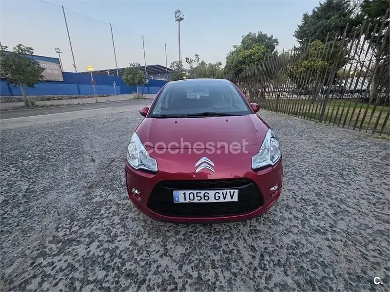 Usado Citroën C3 Exclusive 70 CV (51 kW) 2010 Granate Berlina
