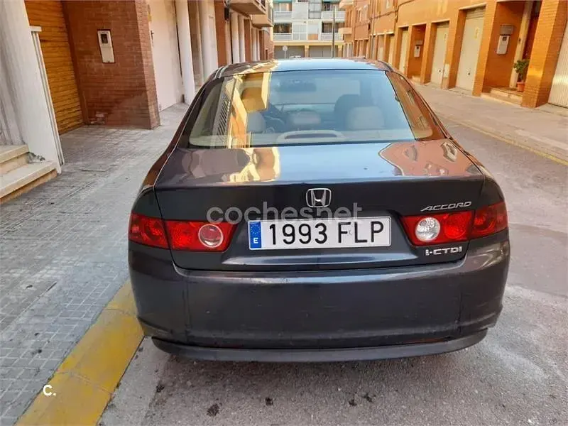 Usado Honda Accord Executive 140 CV (102 kW) 2007 Marrón Berlina