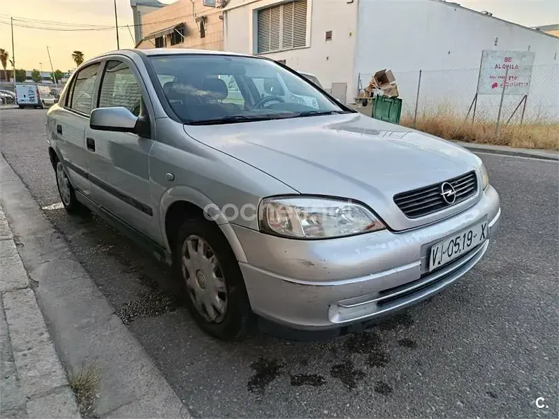 Usado Opel Astra Comfort 100 CV (73 kW) 1999 Gris / plata Berlina