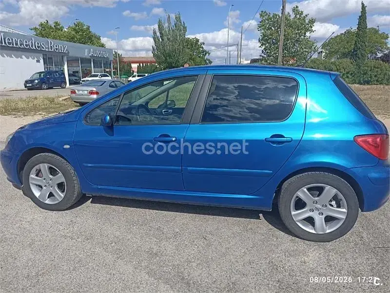 Usado Peugeot 307 110 CV (80 kW) 2002 Azul Berlina