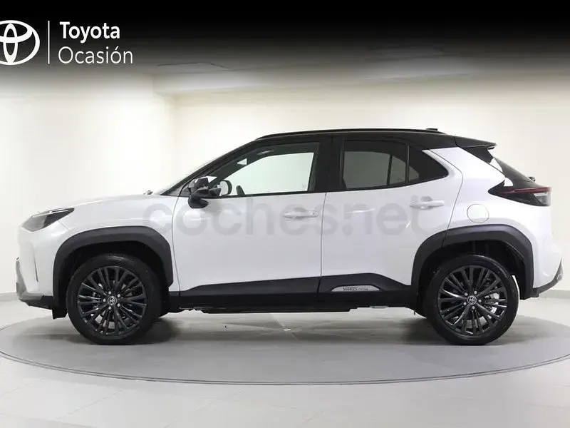 Käytetty Toyota Yaris Cross 116 HP (85 kW) 2023 Valkoinen Katumaasturi
