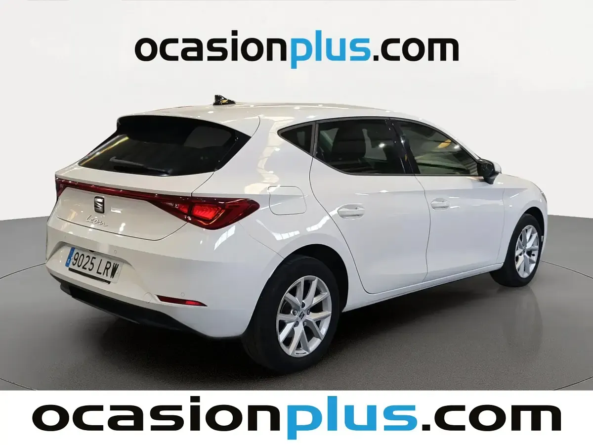 Usado Seat Leon Style 131 CV (96 kW) 2021 Blanco Utilitario