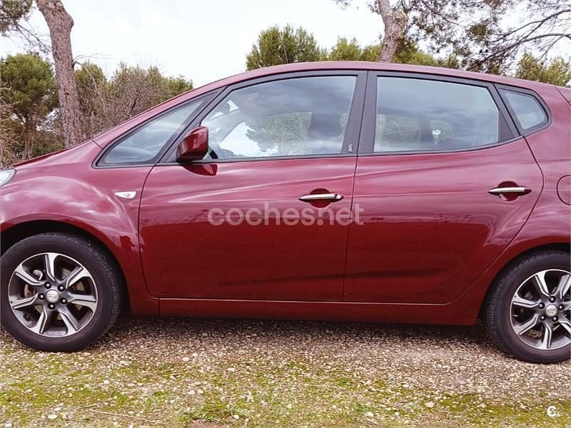 Usado Hyundai ix20 90 CV (66 kW) 2017 Granate Utilitario