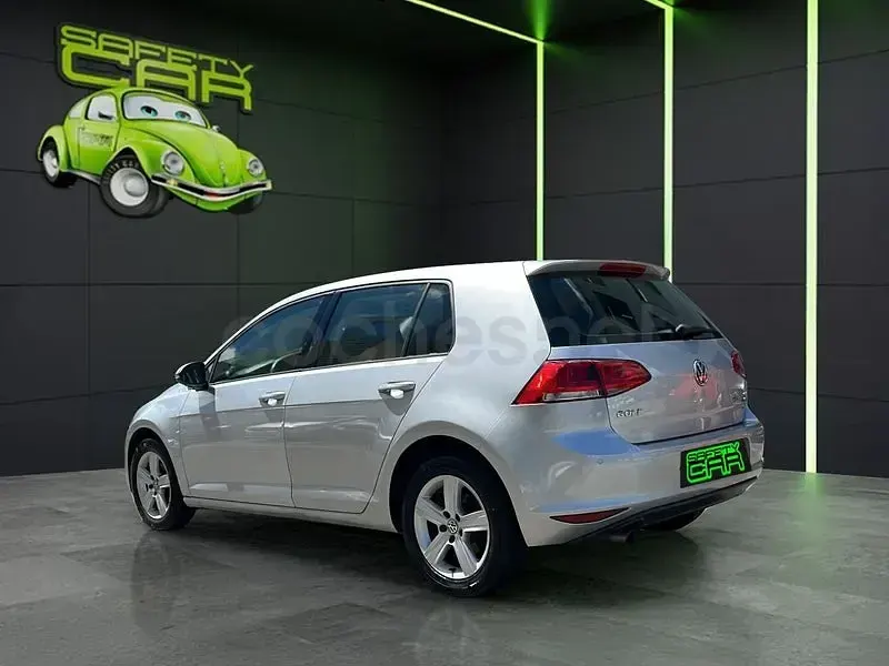 Usado VW Golf VII Advance 105 CV (77 kW) 2014 Gris / plata Berlina